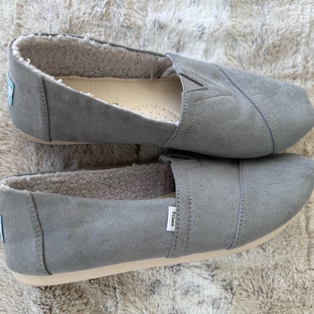 TOMS Gray Slip-On Shoes size 7